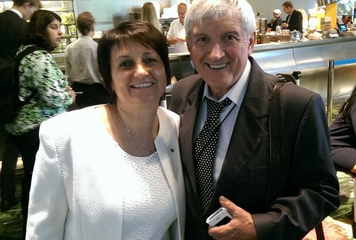 Michaela &Scaron;ojdrov&aacute; spolu s předkladatelem zpr&aacute;vy, rumunsk&yacute;m europoslancem (a zn&aacute;m&yacute;m hercem) M. Diaconu.