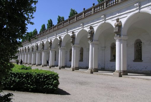 Kolon&aacute;da Květn&eacute; zahrady v Kroměř&iacute;ži
Zdroj: Wikipedie